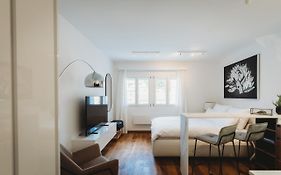 Romantic Jump Studio Overlooking River, Free Parking
